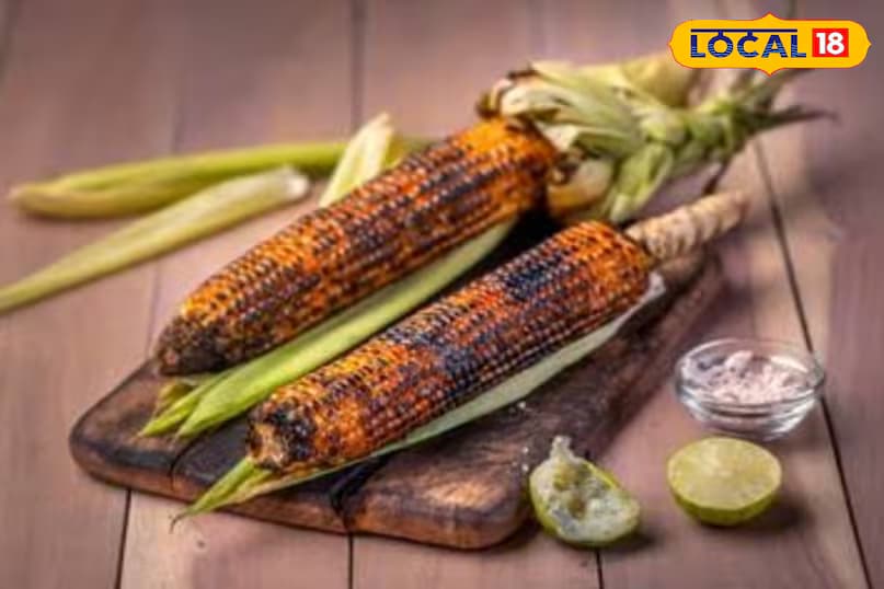 Bhutta or corn is another monsoon favourite. Roasted over open flames or boiled, then seasoned with lemon and salt, it is both delicious and healthy. Rich in vitamins, minerals and antioxidants, corn helps to boost immunity and aids digestion, making it a go-to snack during the rainy season. (News18 Hindi)