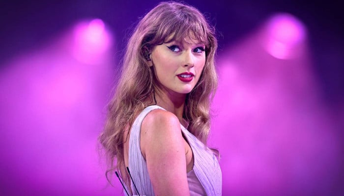 Taylor-Swift-announces-new-exclusive-The-Life-of-a-Showgirl.jpg